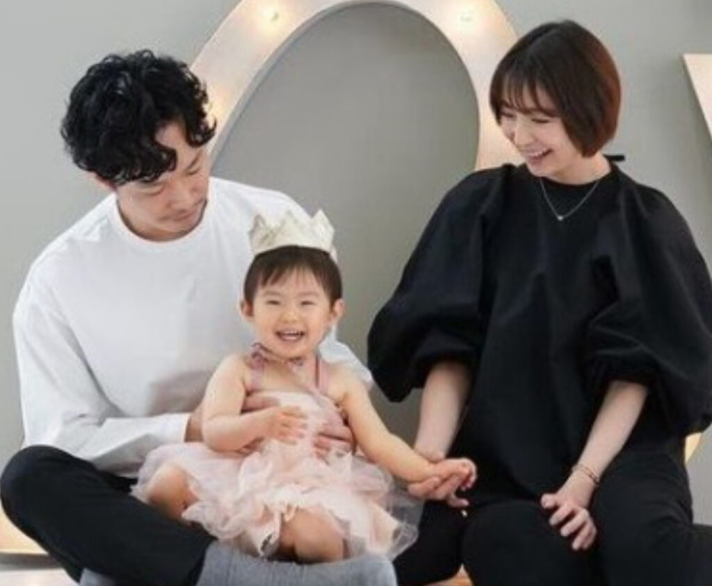 篠田麻里子さんと旦那と1人娘