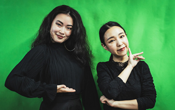 左から萌々さんと大国麗さん