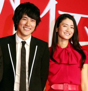 松山ケンイチさんと小雪さん