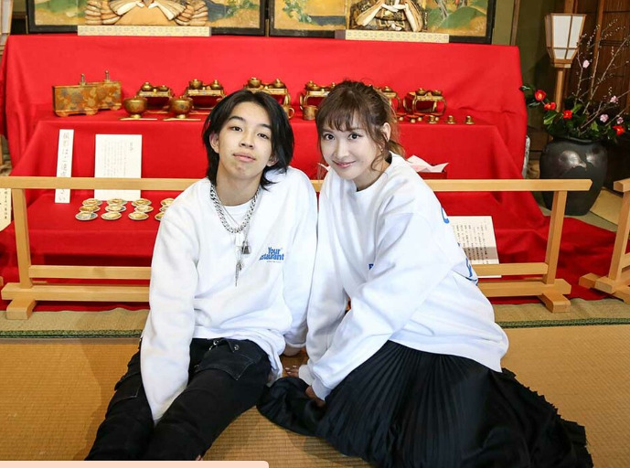 YOSHIと紗栄子さん