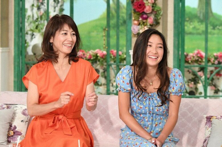 高田真由子さんと娘・向日葵さん