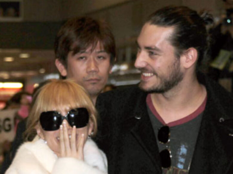 浜崎あゆみさんとマニュエル・シュワルツさん(スポニチより)