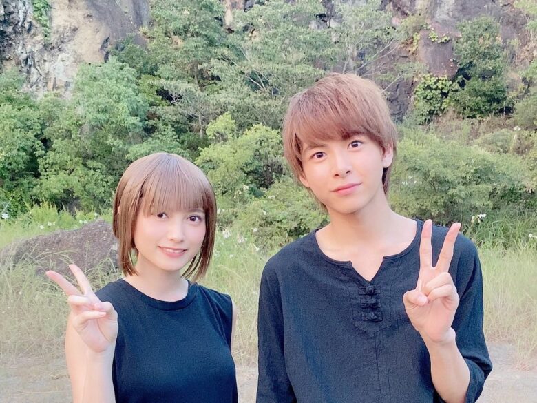 桃月なしこさんと小宮璃央さん(Twitterより)
