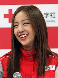 板野友美さん