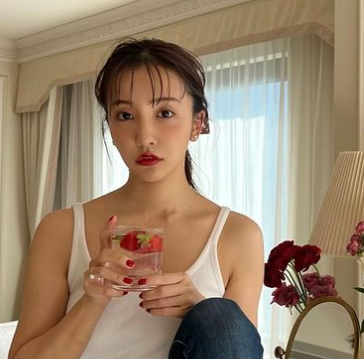 板野友美さん