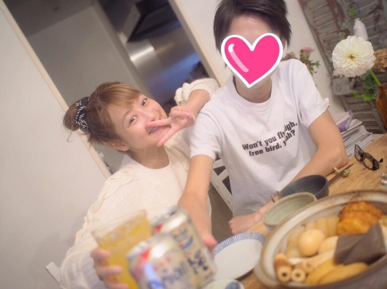 鈴木奈々さん(左)と旦那さん(右)LINEブログより