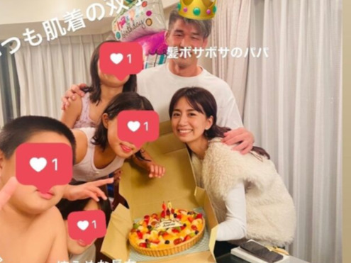 井上康生さんと東原亜希さんとその子供(スポーツ報知)
