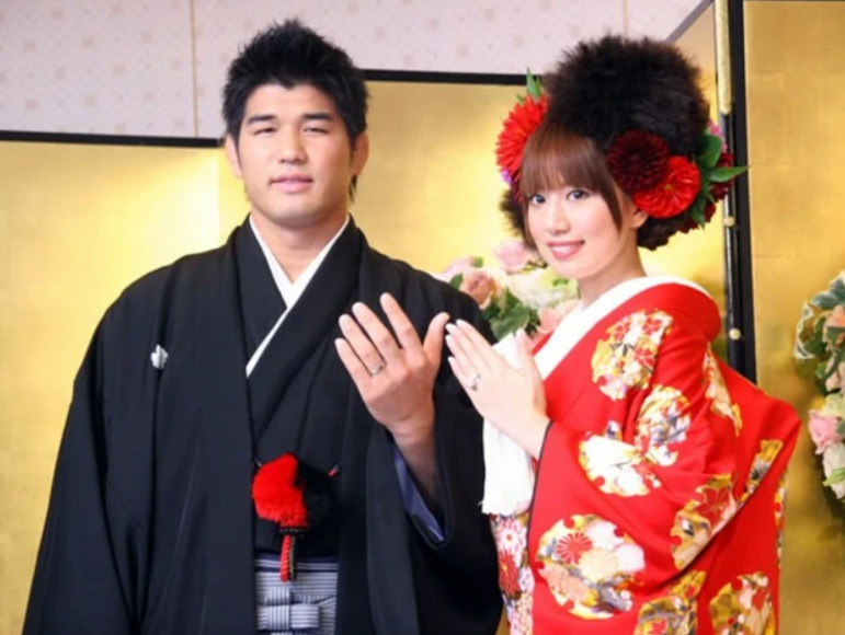 井上康生(左)と東原亜希さん(右)スポーツナビより