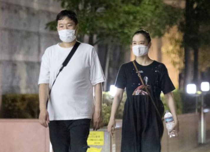 山里亮太さんと蒼井優さん