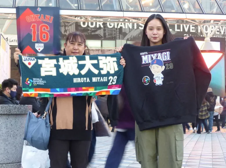 宮城弥生さん(右)