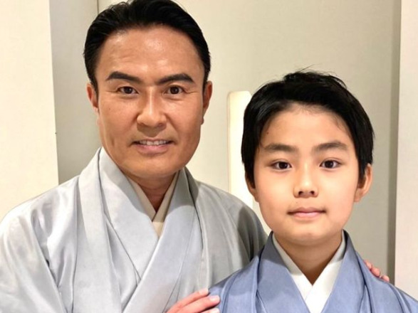 左から市川右團次さんと息子の市川右近さん(Instagramより)