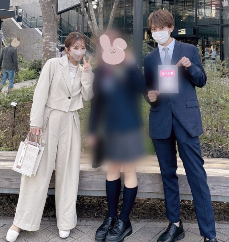 辻希美さんの長女(中央)