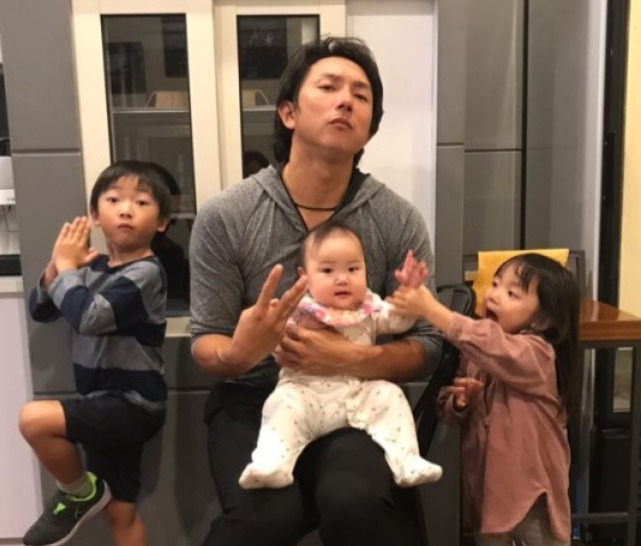 川崎宗則選手と子供たち