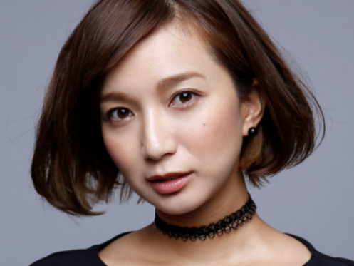 芹那さん(エープラスオフィシャルサイトより)