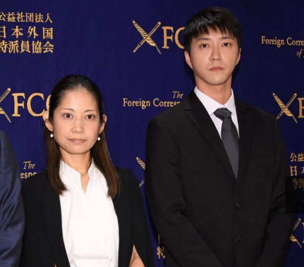 2023年現在の大渕愛子さん(左)