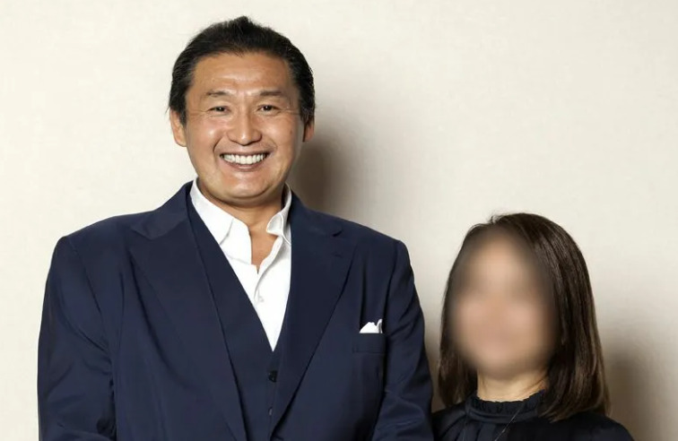 貴乃花さん(左)と再婚相手(右)
