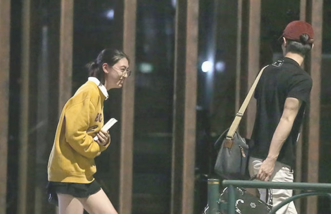 三吉彩花さん(左)と三浦春馬さん(右)フライデーより