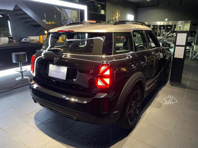 MINI CROSSOVER SHADOW EDITION