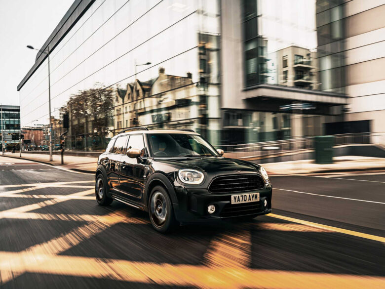 MINI CROSSOVER SHADOW EDITION